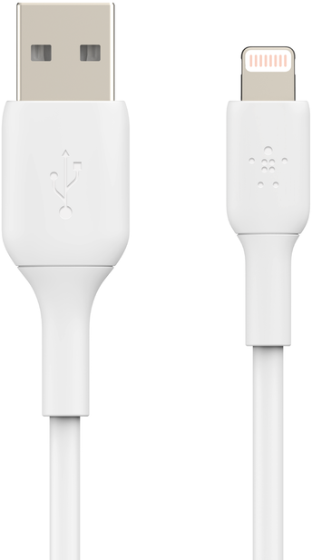 Egy fehér USB-Lightning kábel, fehér háttér előtt, egyenesen és középre helyezve.