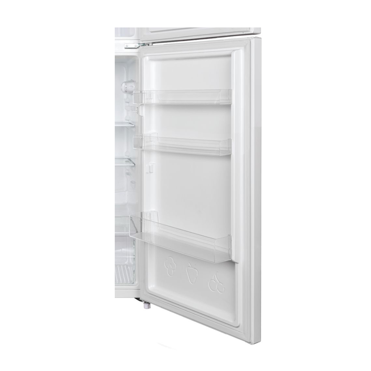 Frigorifero bianco con porta aperta. Ripiani trasparenti all'interno. Sfondo a parete bianca.