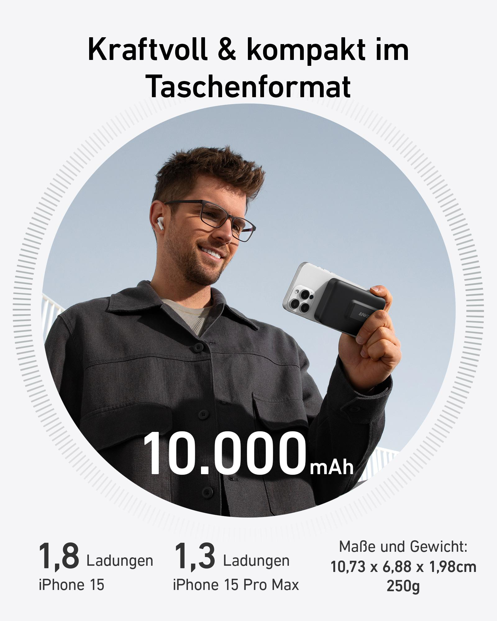 Mann hält Handy mit Powerbank, weißer Hintergrund. Text: 'Kraftvoll & kompakt'.