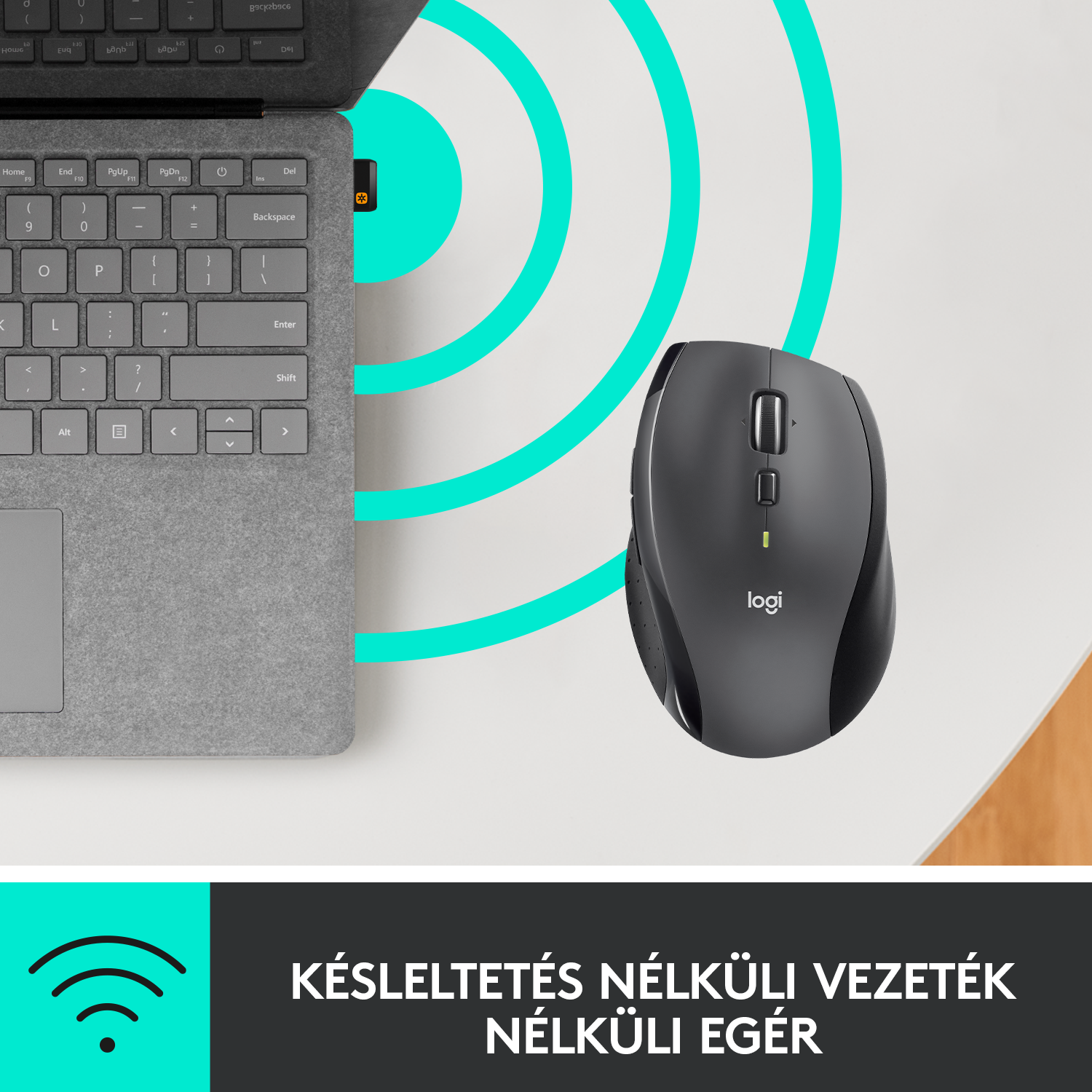 Egy Logitech vezeték nélküli egér és egy laptop egy fehér asztalon, zöld vezeték nélküli jelekkel.
