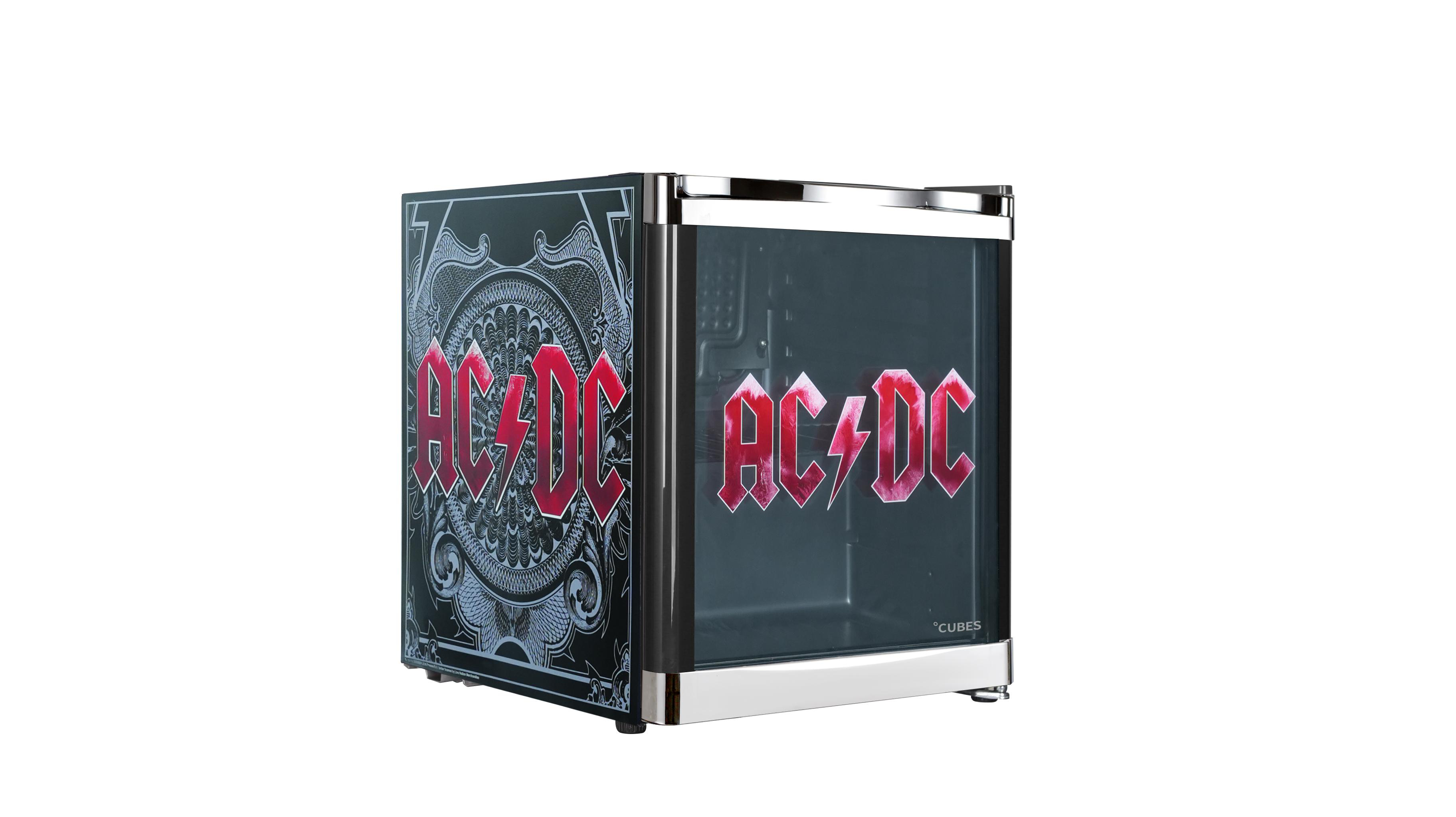AC/DC-Mini-Kühlschrank. Schwarz mit AC/DC-Logo. Glastür. Silberne Zierleisten.