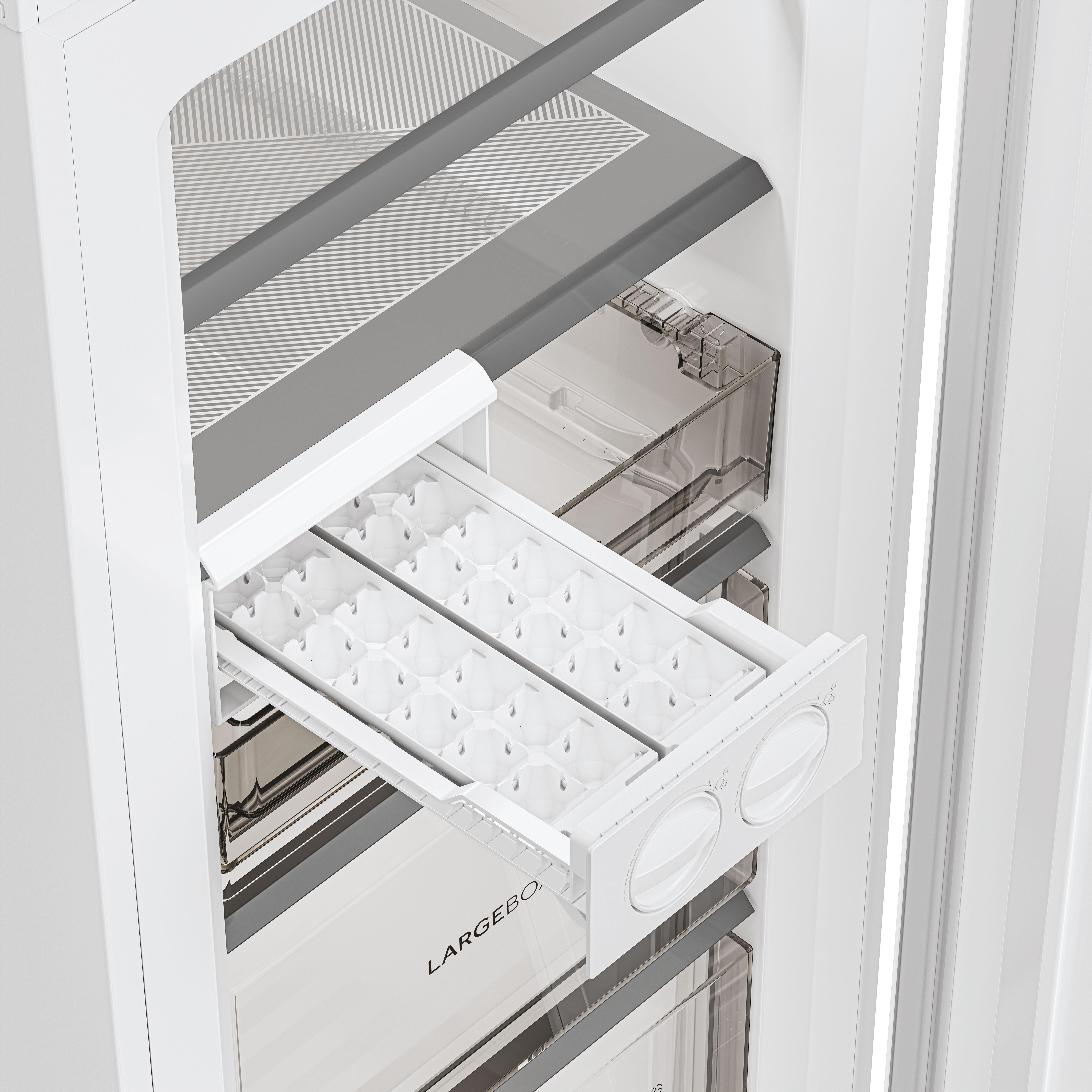 Ein offener weißer Kühlschrank mit Eiswürfelschalen und einer Schublade mit der Aufschrift "LARGEBO".
