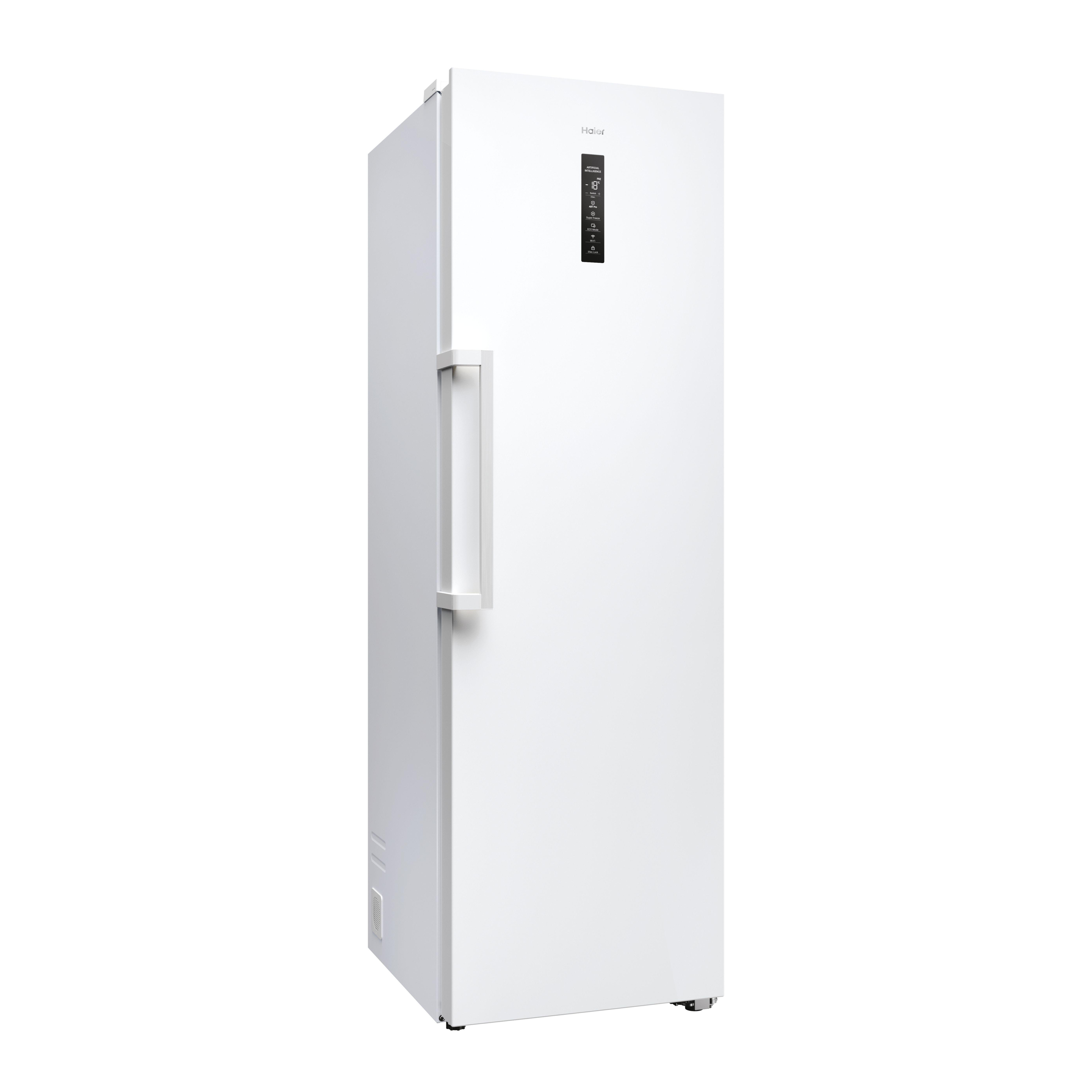 Ein weißer Haier-Gefrierschrank steht auf einer weißen Oberfläche. Er ist hoch und hat einen Griff an der Seite.