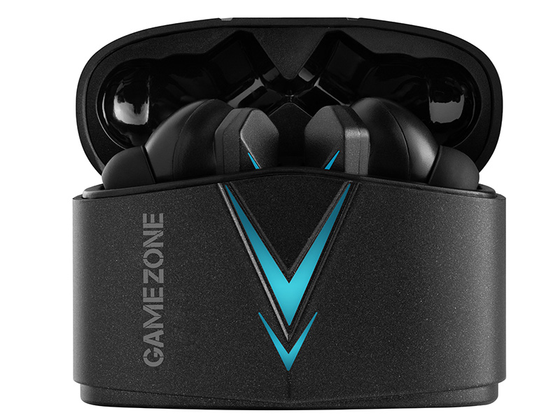 Czarne słuchawki w etui ładującym. Etui ma niebieski wzór świetlny.