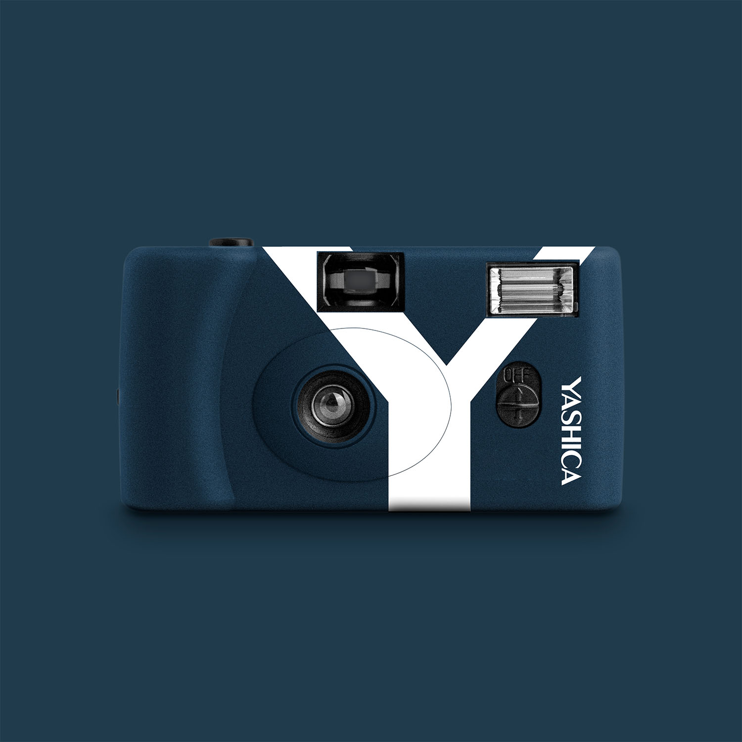 Una fotocamera Yashica blu, logo bianco. Ha un obiettivo e un flash.