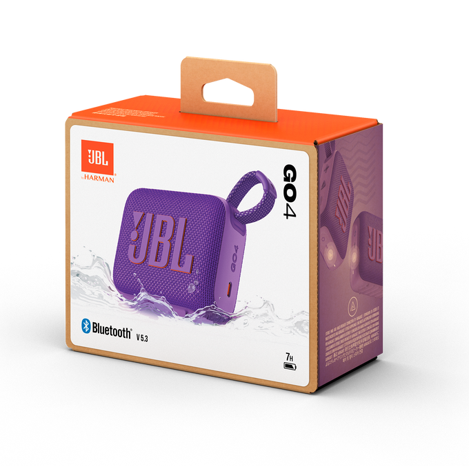 Altavoz JBL Go 4 morado en su caja. La caja es naranja y blanca con información del producto.