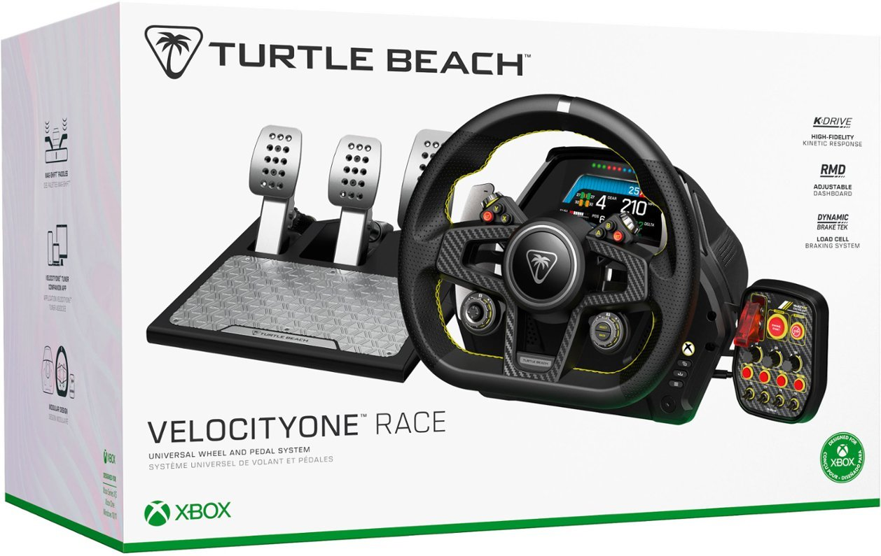 Zestaw kierownicy i pedałów Turtle Beach, w białym pudełku. Kierownica ma ekran.