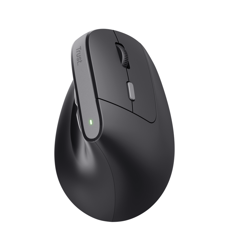 Un ratón de ordenador ergonómico negro sobre fondo negro.