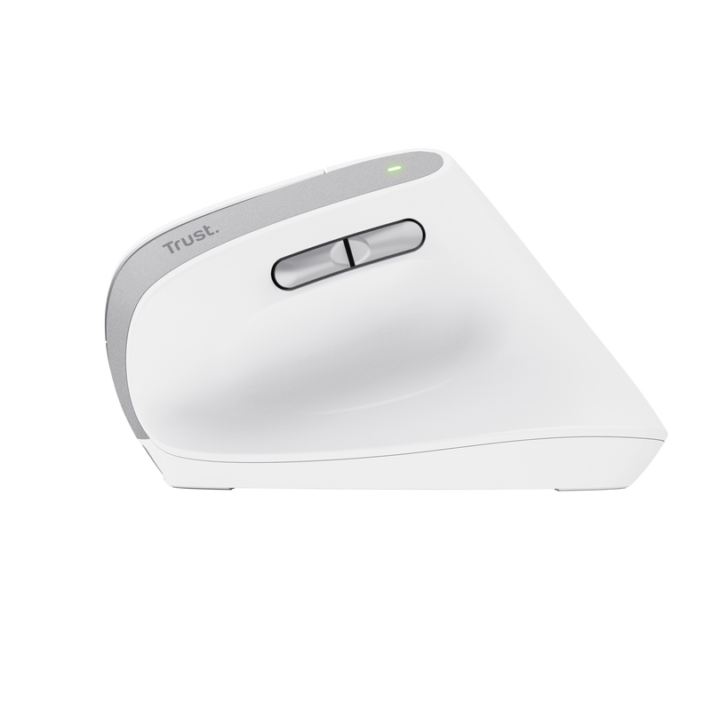 Un ratón de ordenador ergonómico blanco sobre fondo negro.