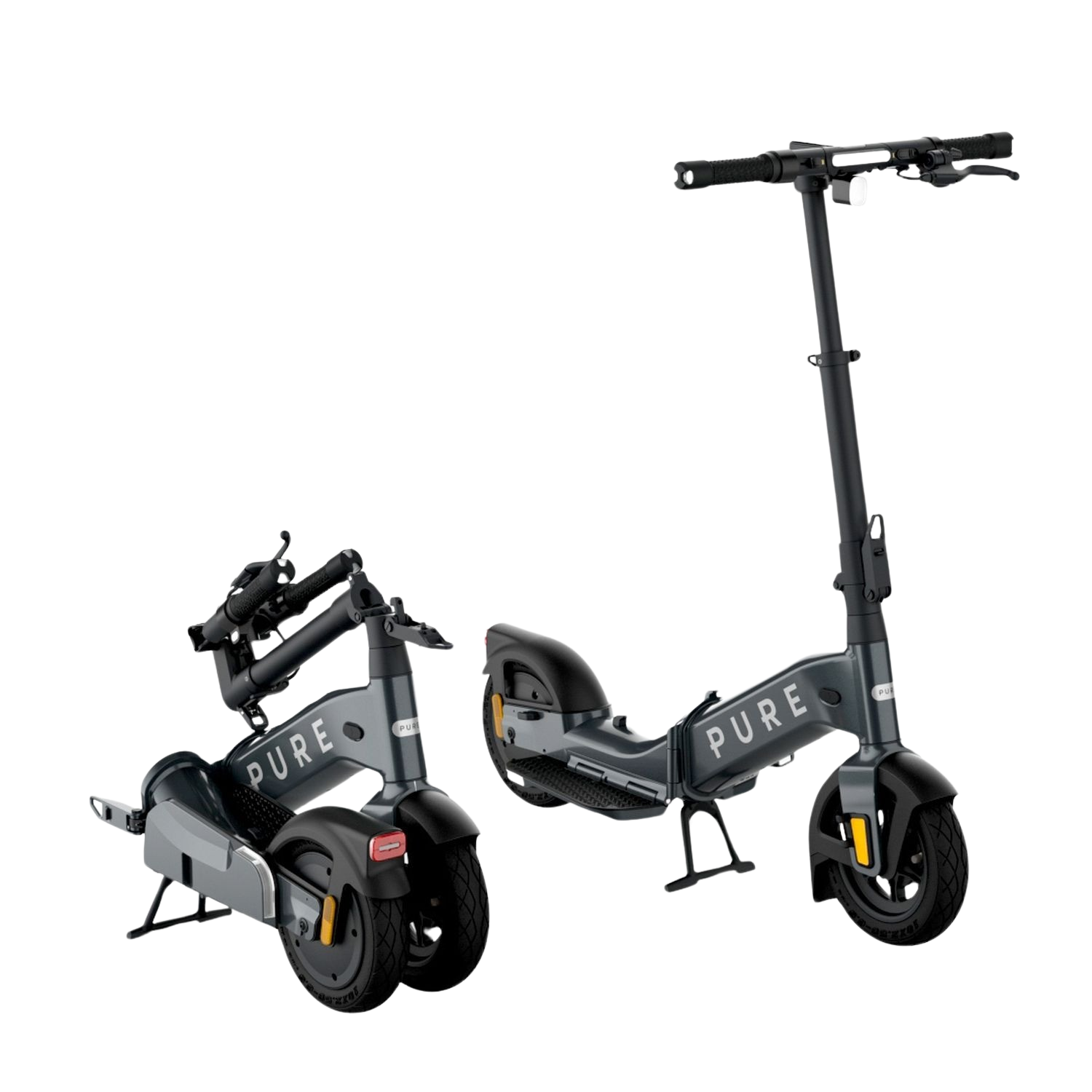 Deux scooters électriques, un plié, un ouvert. Les deux sont noirs avec le mot 'PURE'.