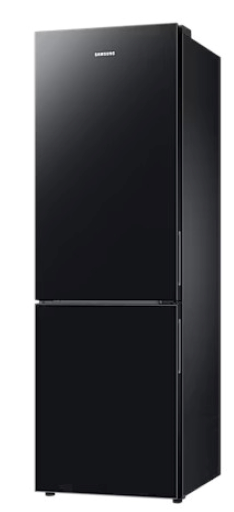 Czarna lodówka z dwiema drzwiami, logo Samsung na górze. Izolowana na białym.