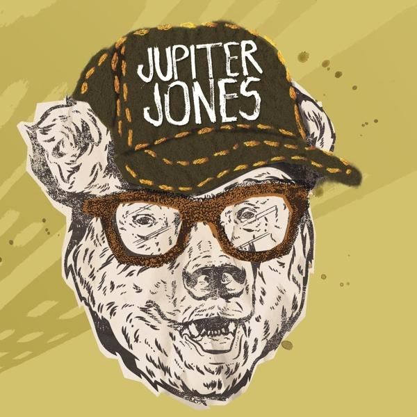 Ein Bär mit Mütze und Brille. Auf der Mütze steht 'JUPITER JONES'. Gelber Hintergrund.