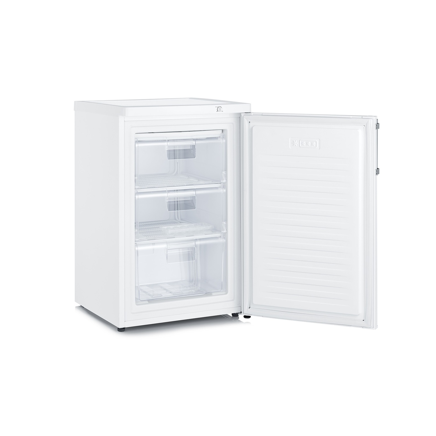 Un congélateur blanc avec la porte ouverte, révélant trois tiroirs de rangement transparents.