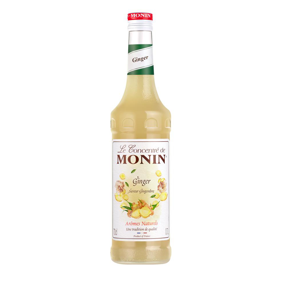 Monin Ingwersirup Flasche. Die Flasche ist hoch und schlank. Der Hintergrund ist weiß.