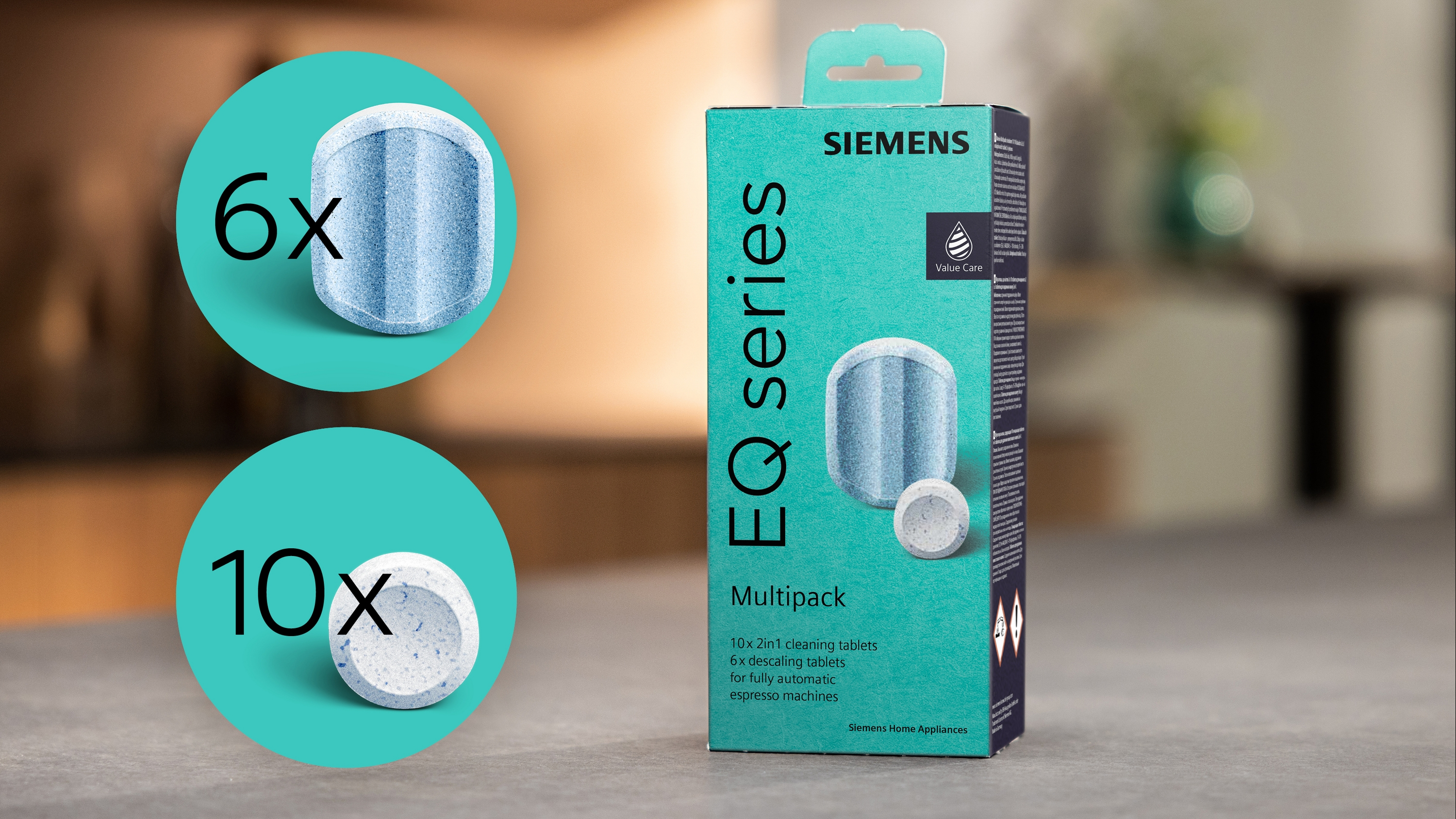 Siemens EQ Serie Reinigungstabs und Entkalkungstabs in türkiser Box. Mehrere Tabs gezeigt.