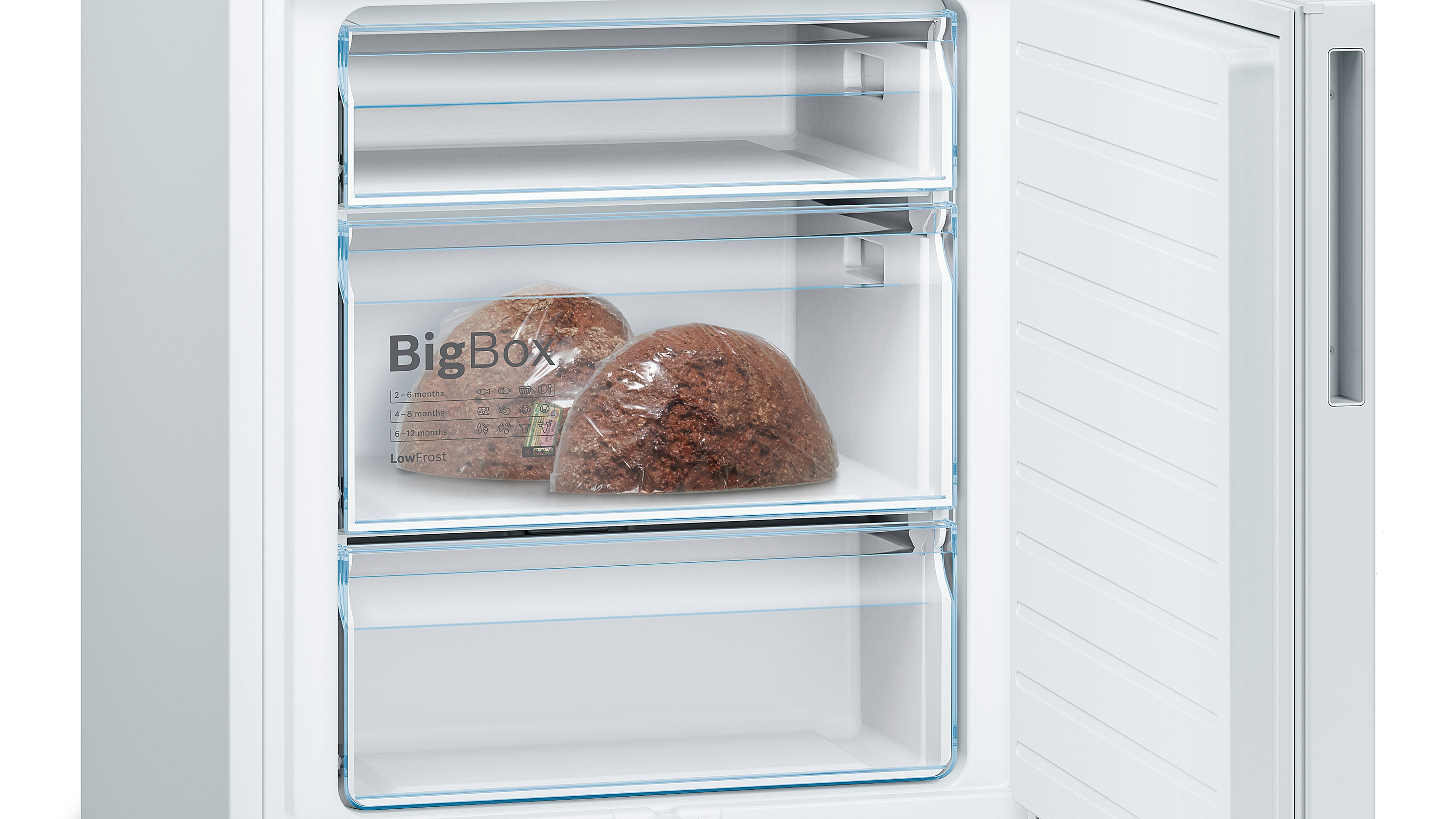 Im Inneren eines Kühlschranks befinden sich zwei Brotlaibe in einer BigBox-Schublade.