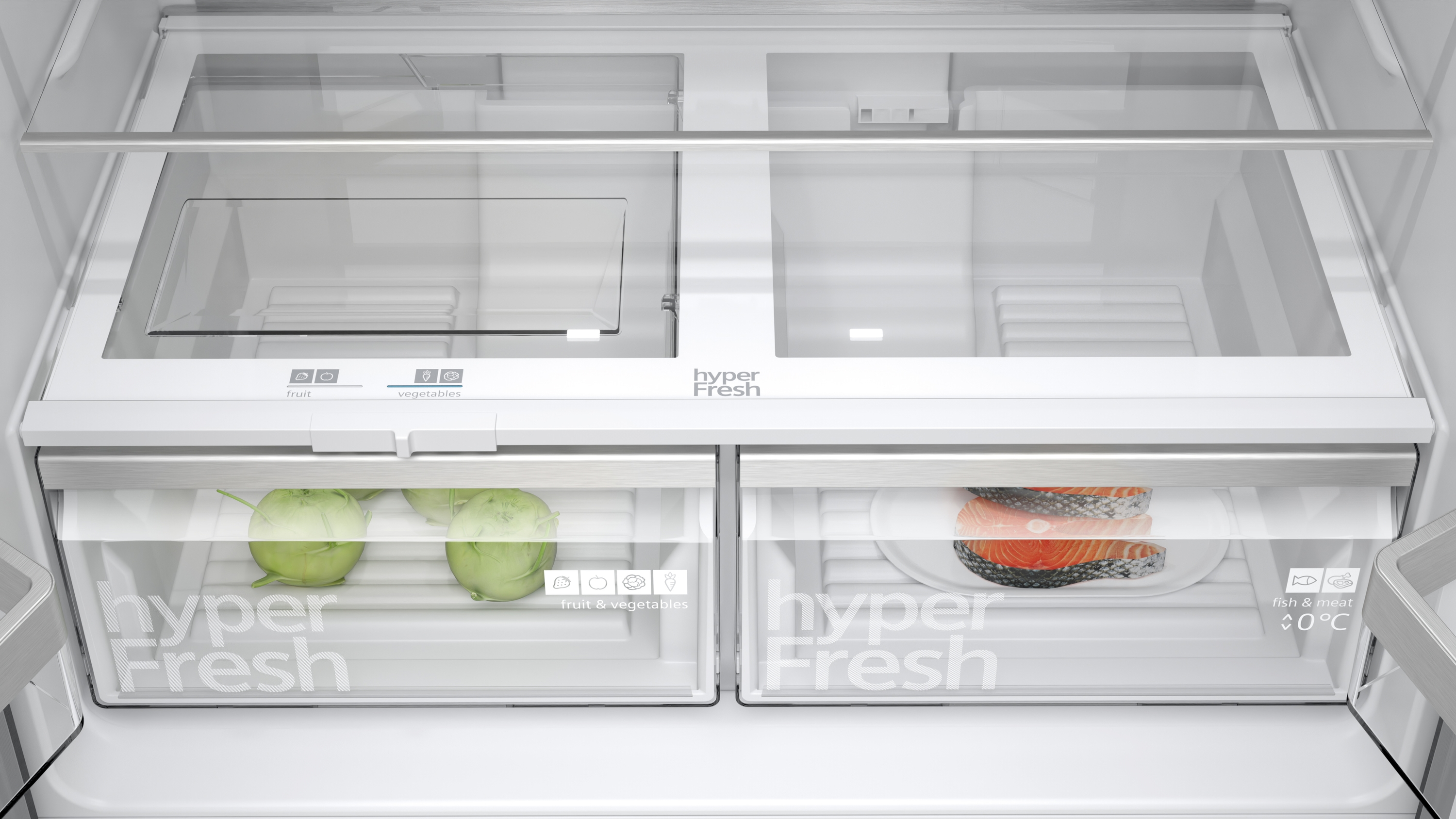 Kühlschrank Schubladen offen, mit Obst, Gemüse und Fisch. Beschriftet 'hyperFresh'.