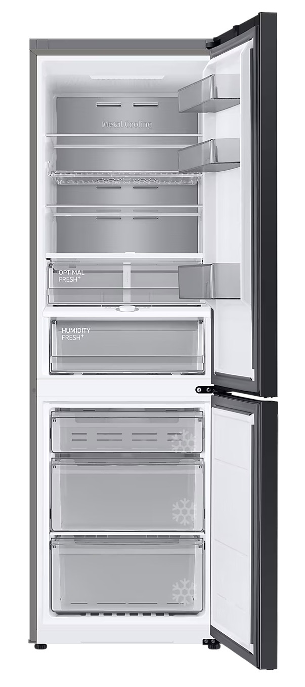 Lodówka z otwartymi drzwiami, pokazująca półki, szuflady i komorę zamrażarki. Białe wnętrze.