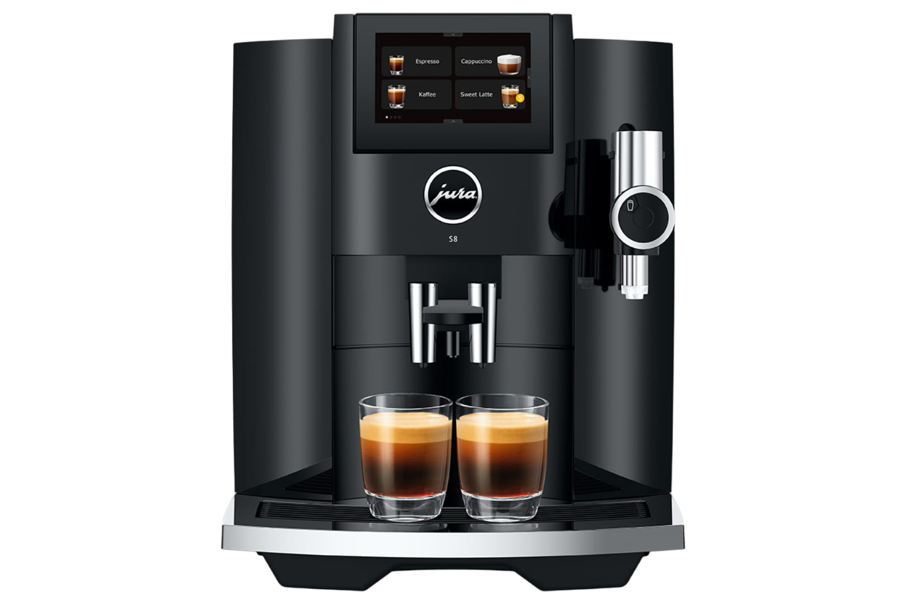 Schwarze Jura S8 Kaffeemaschine mit Touchscreen-Display und zwei Kaffeegläsern.