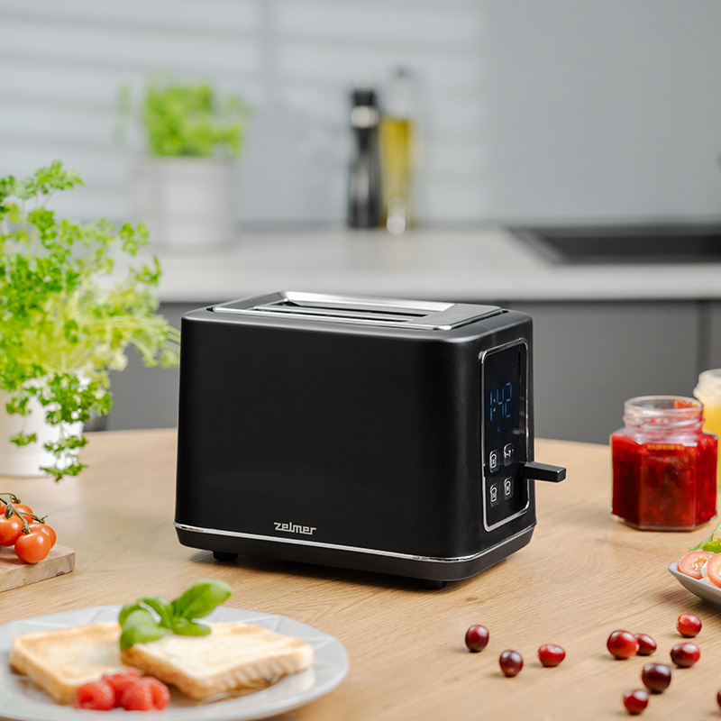 Czarny toster z cyfrowym wyświetlaczem i drewnianym stołem.