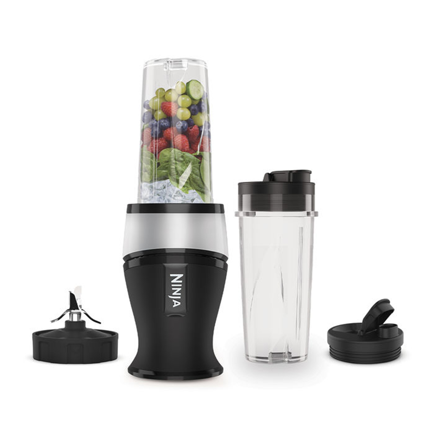 Frullatore Ninja con ingredienti, smontato: base, tazza, lame e tazza da viaggio.