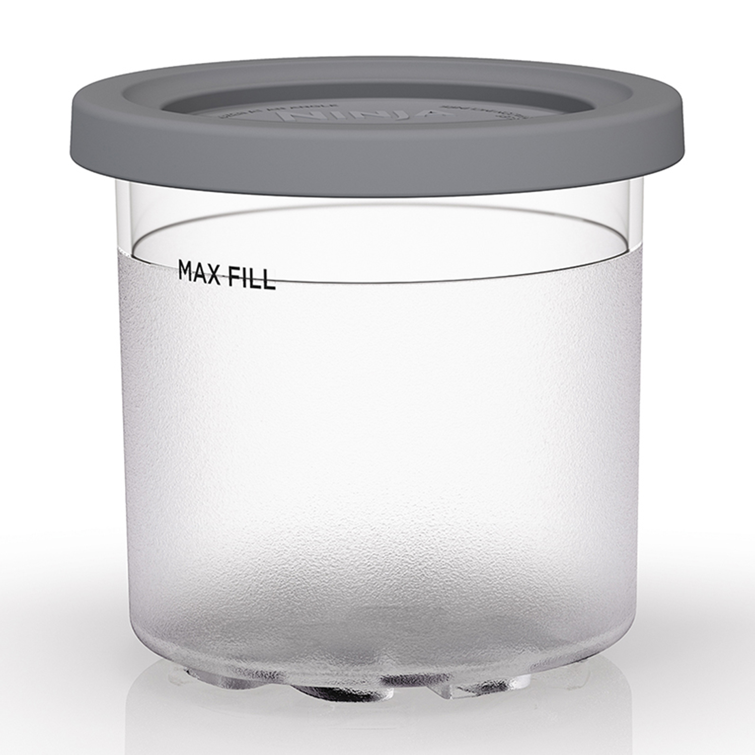Un contenitore trasparente con coperchio grigio. Il contenitore ha una linea MAX FILL.