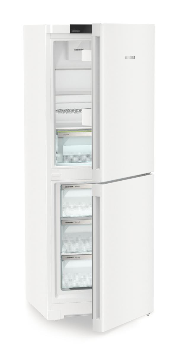 Weißer Kühlschrank. Türen sind geöffnet, Regale, Schubladen und Innenkomponenten sichtbar.