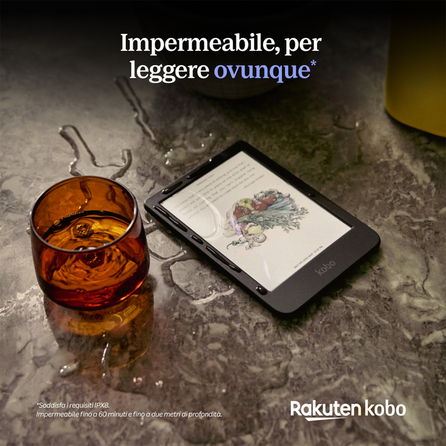 E-reader su una superficie bagnata, con un bicchiere e il logo Rakuten Kobo.