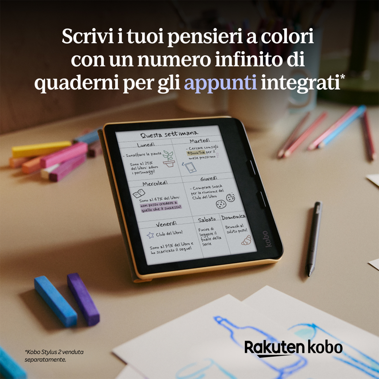 Un e-reader Kobo con un programma settimanale sullo schermo. Gessetti colorati sul tavolo.