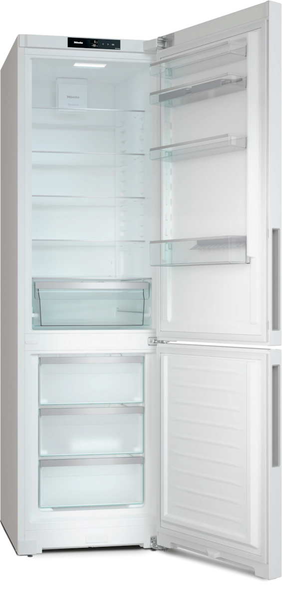 Refrigerador abierto con estantes y cajones de vidrio, interior blanco. Diseño moderno.
