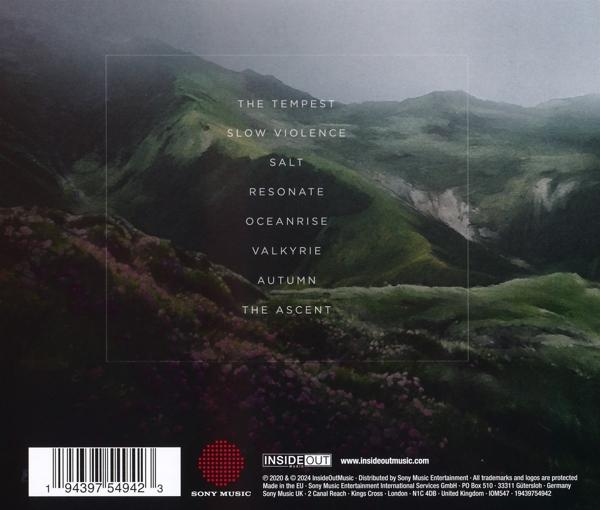 CD-Cover mit einer Berglandschaft und Titeln. Der Text ist weiß und der Hintergrund grün.