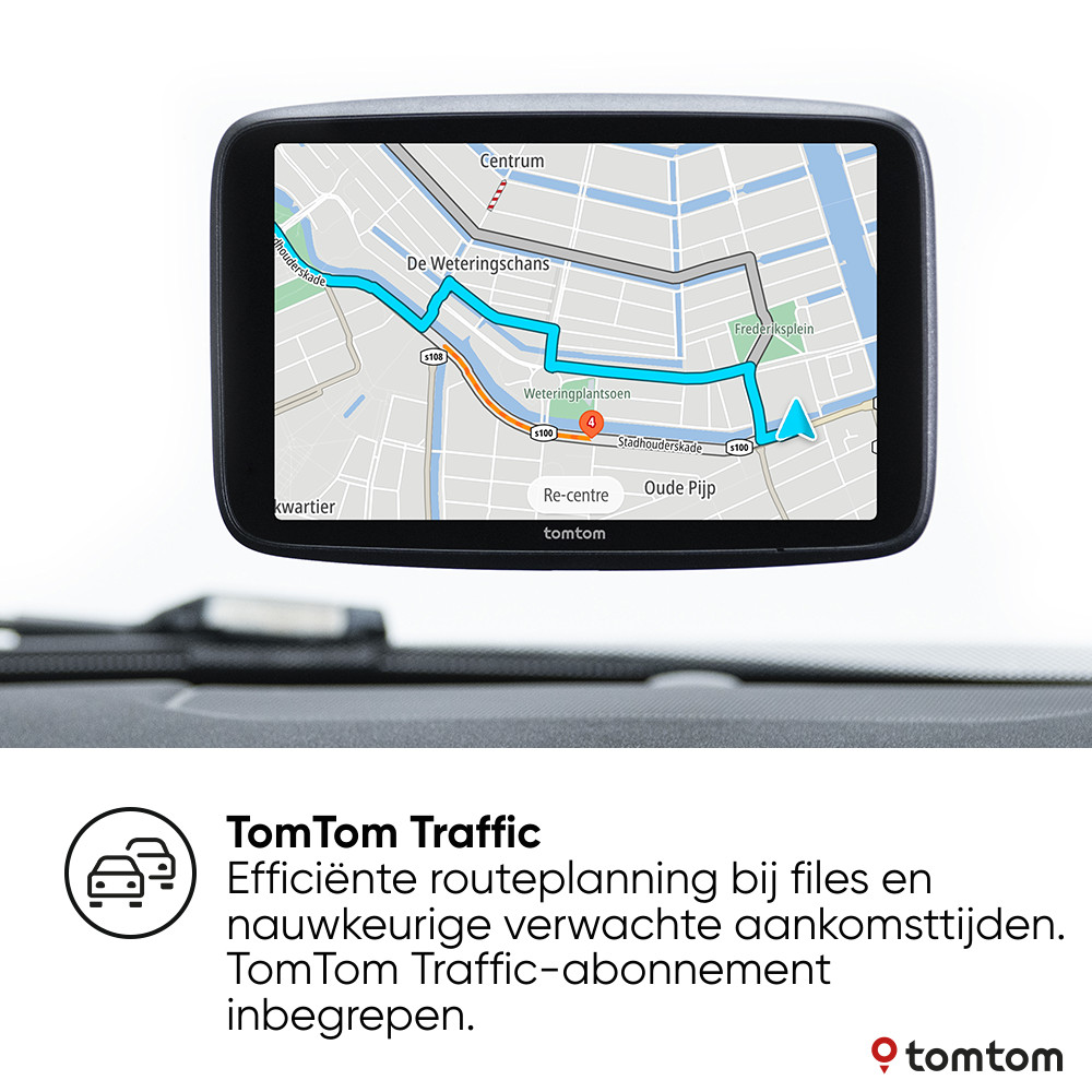 Dashboard van een auto met TomTom GPS die een routekaart en navigatiedetails toont.