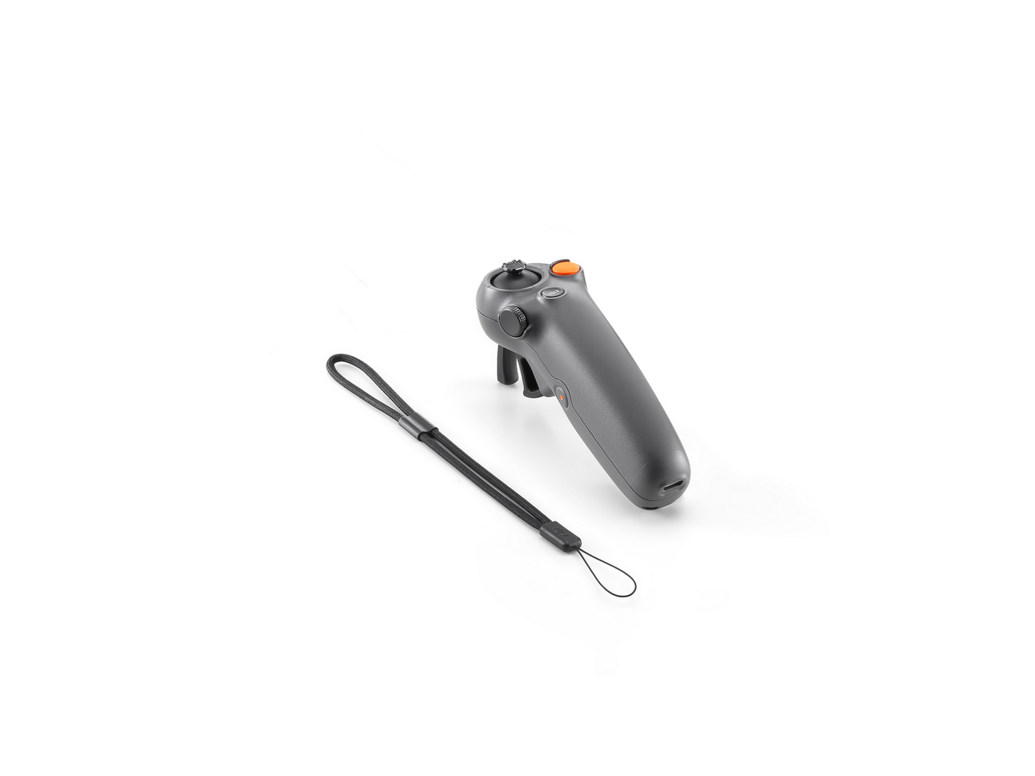 Un control remoto gris con botón naranja, correa de muñeca, sobre fondo blanco.
