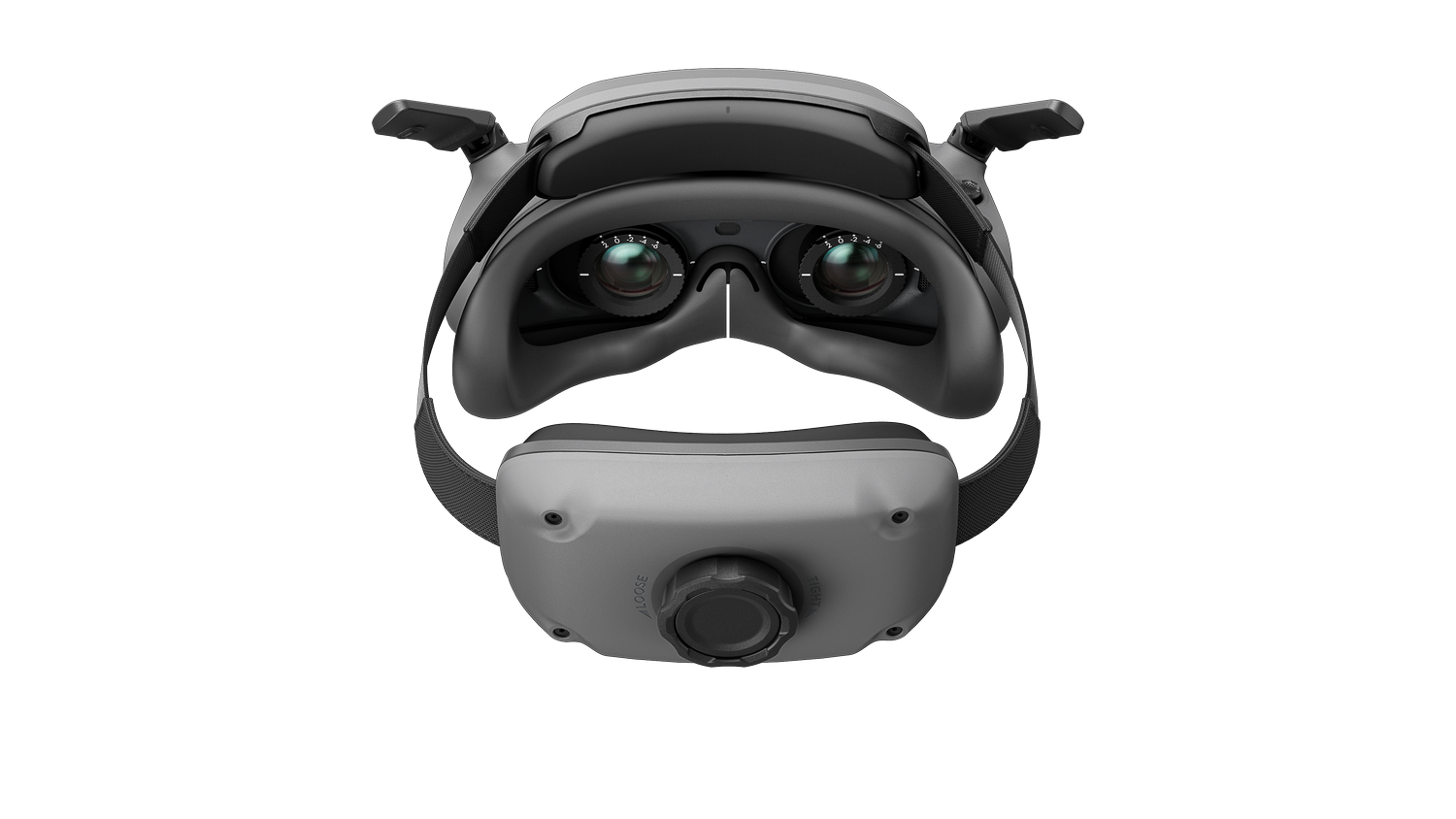 Gafas de realidad virtual en gris y negro. Tienen dos lentes y una correa. Fondo negro.