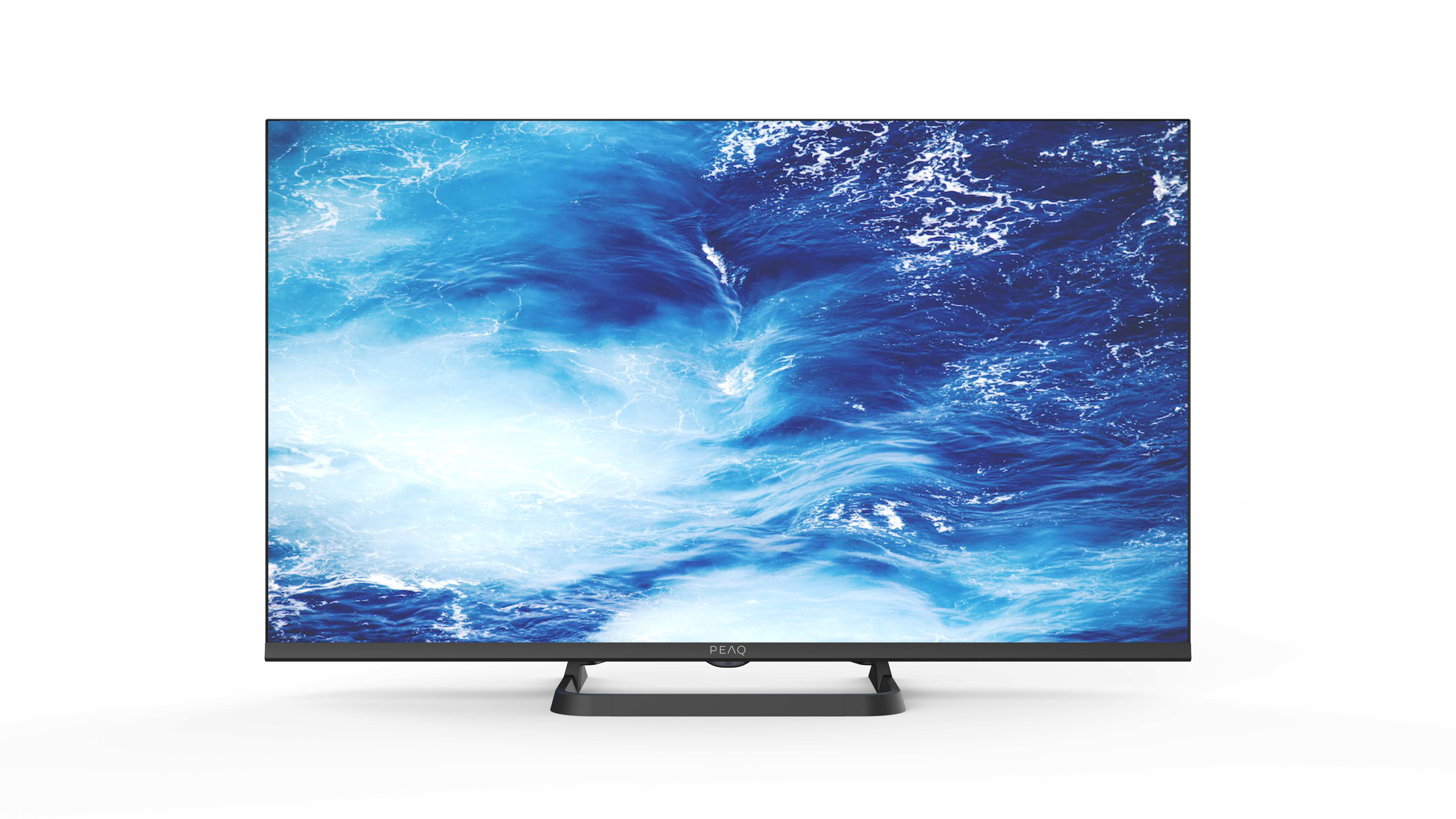 Ein Flachbildfernseher, der eine blaue Wasserszene zeigt, auf einem schwarzen Ständer, vor weißem Hintergrund.