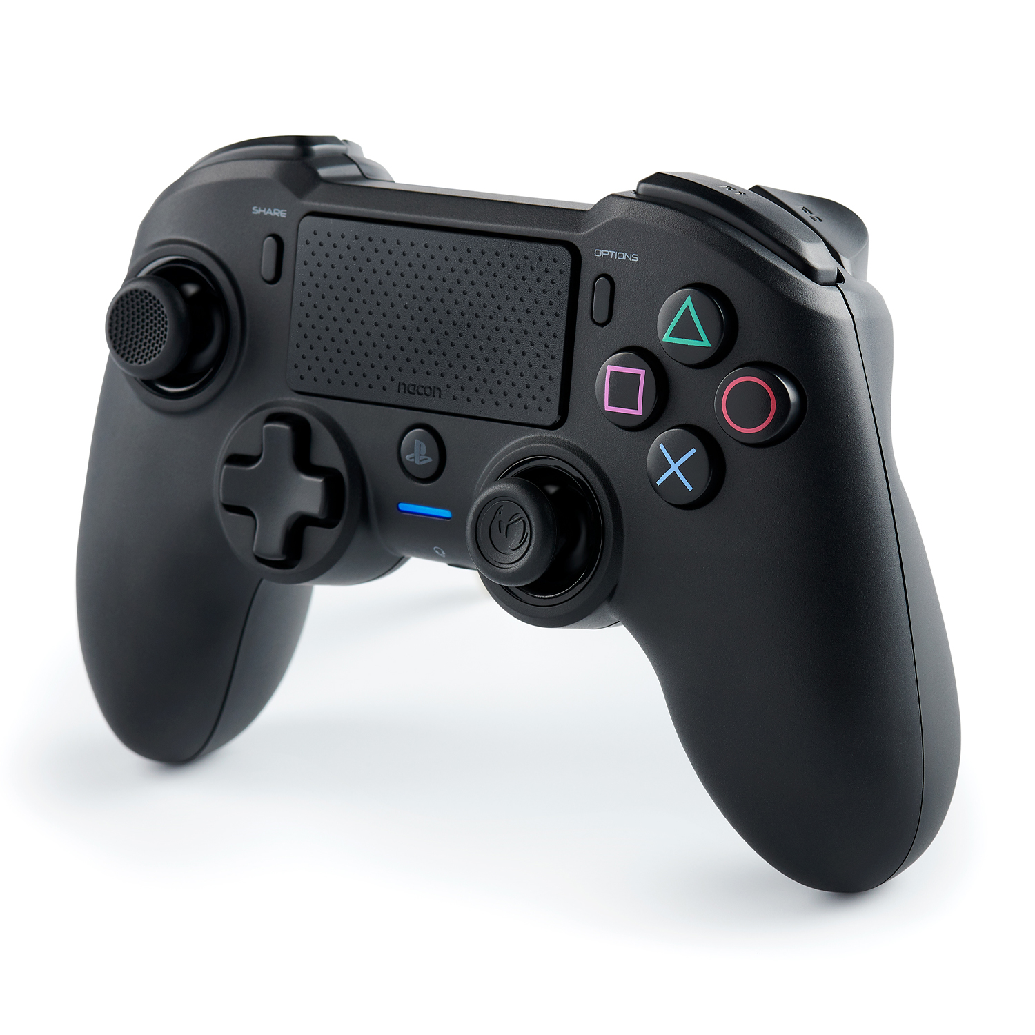 Un controller di gioco Nacon nero su sfondo bianco.