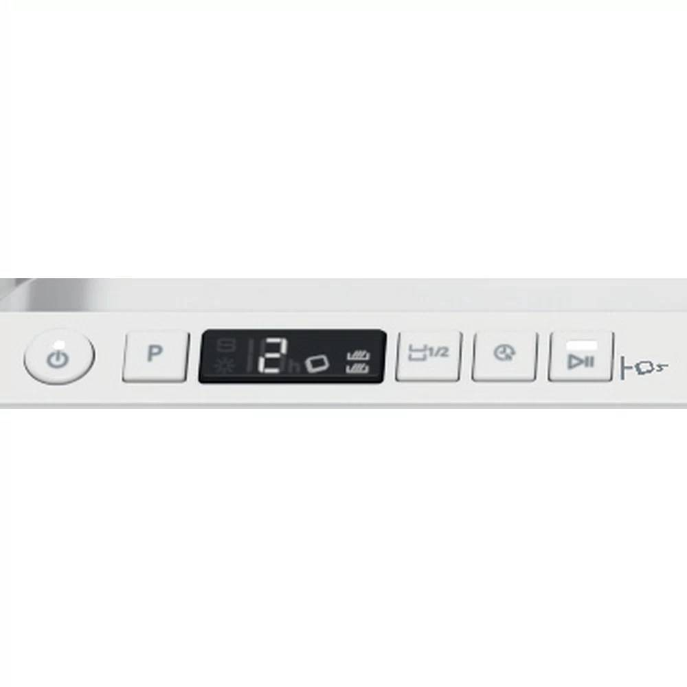 Primer plano de un panel de control de lavavajillas blanco con botones y pantalla.