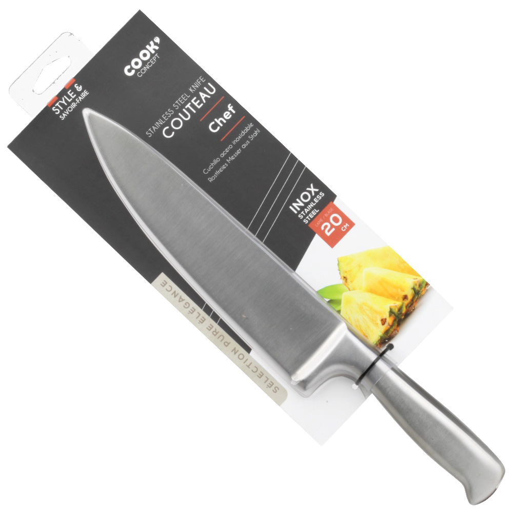 Un cuchillo de chef en un paquete, con rodajas de piña a la derecha.