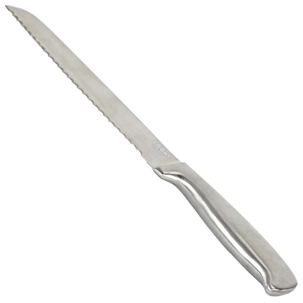 Cuchillo de pan plateado con sierra sobre fondo blanco.