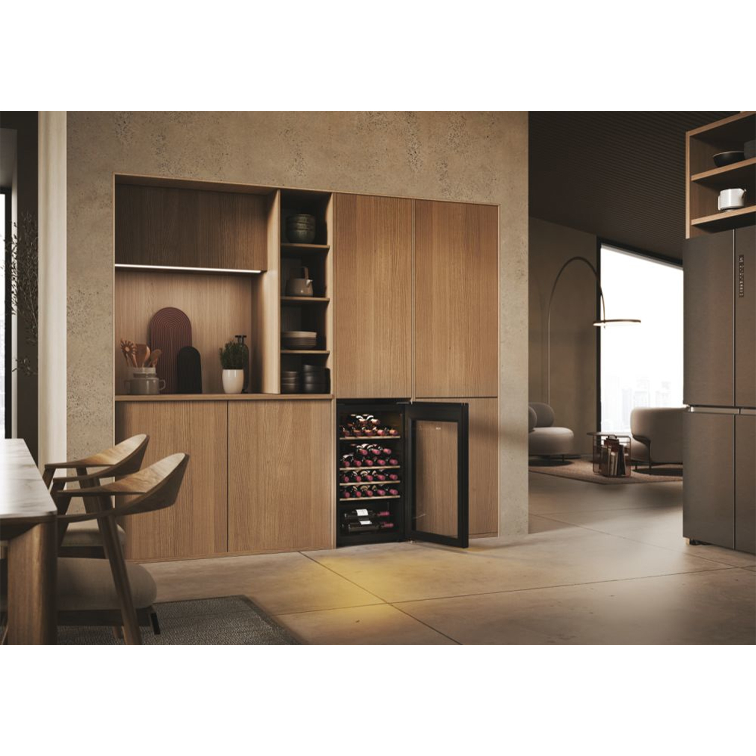 Una cucina con mobili in legno, un refrigeratore per vino e una zona pranzo.