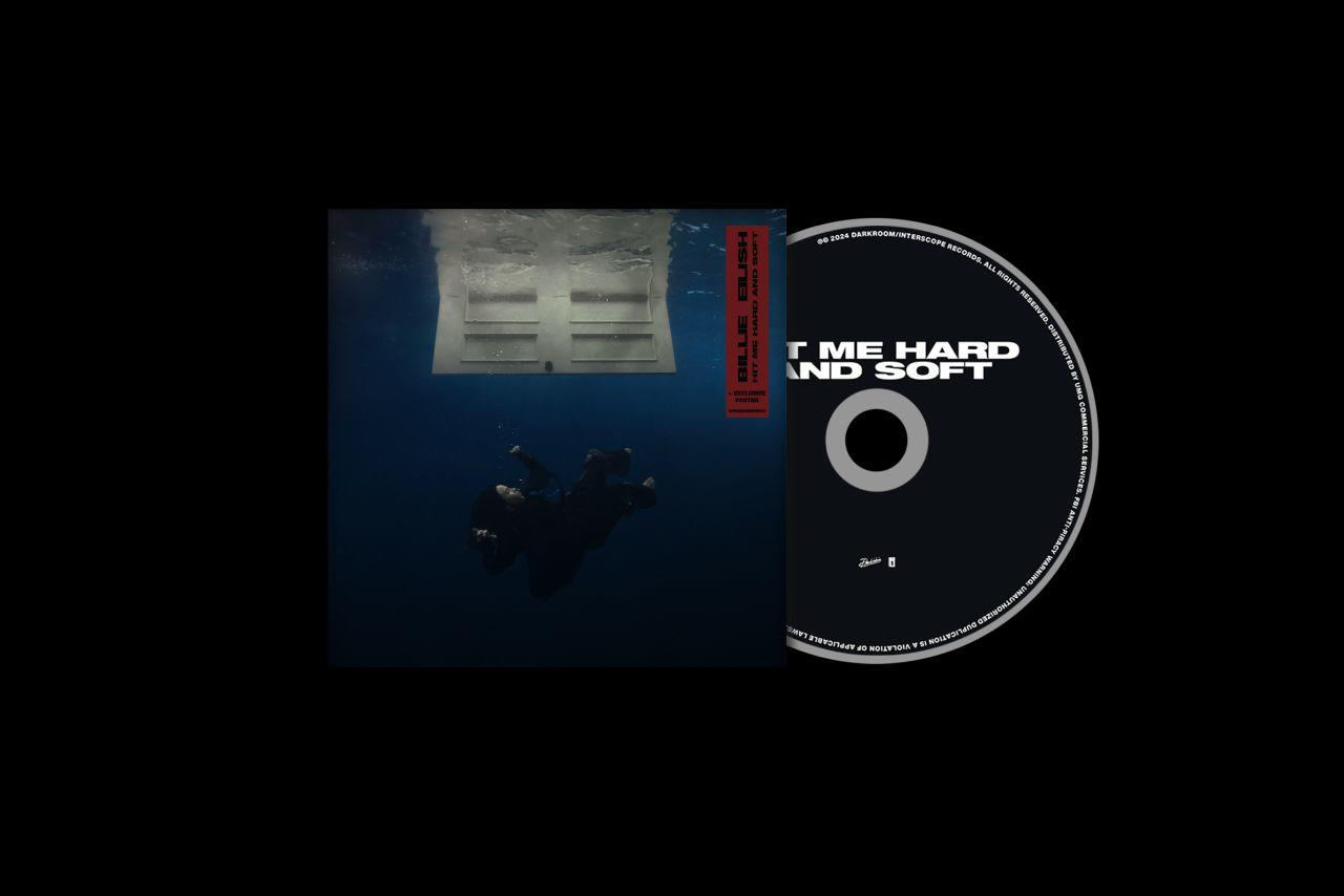 Albumcover. Unter Wasser schwebt eine Person auf eine Tür zu. Rechts ist eine CD.