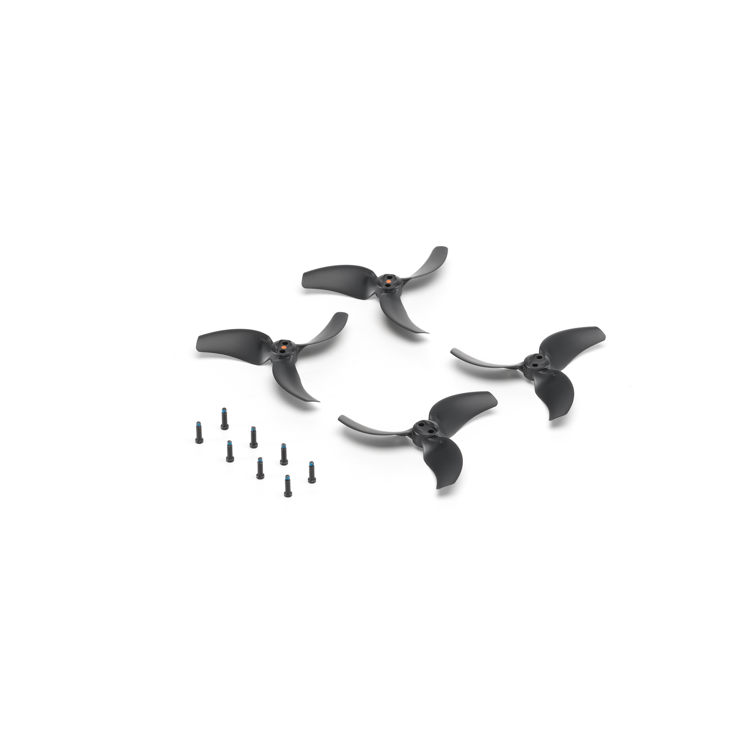 Vier zwarte drone propellers en schroeven op een wit oppervlak.