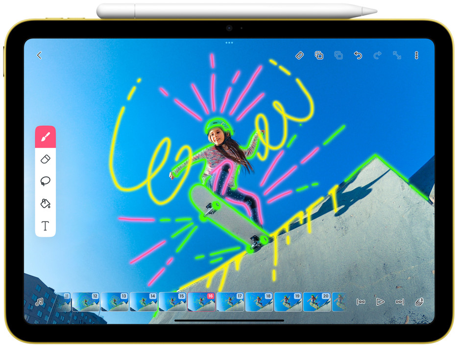 Egy iPad animált rajzokkal egy gördeszkázó lányról.