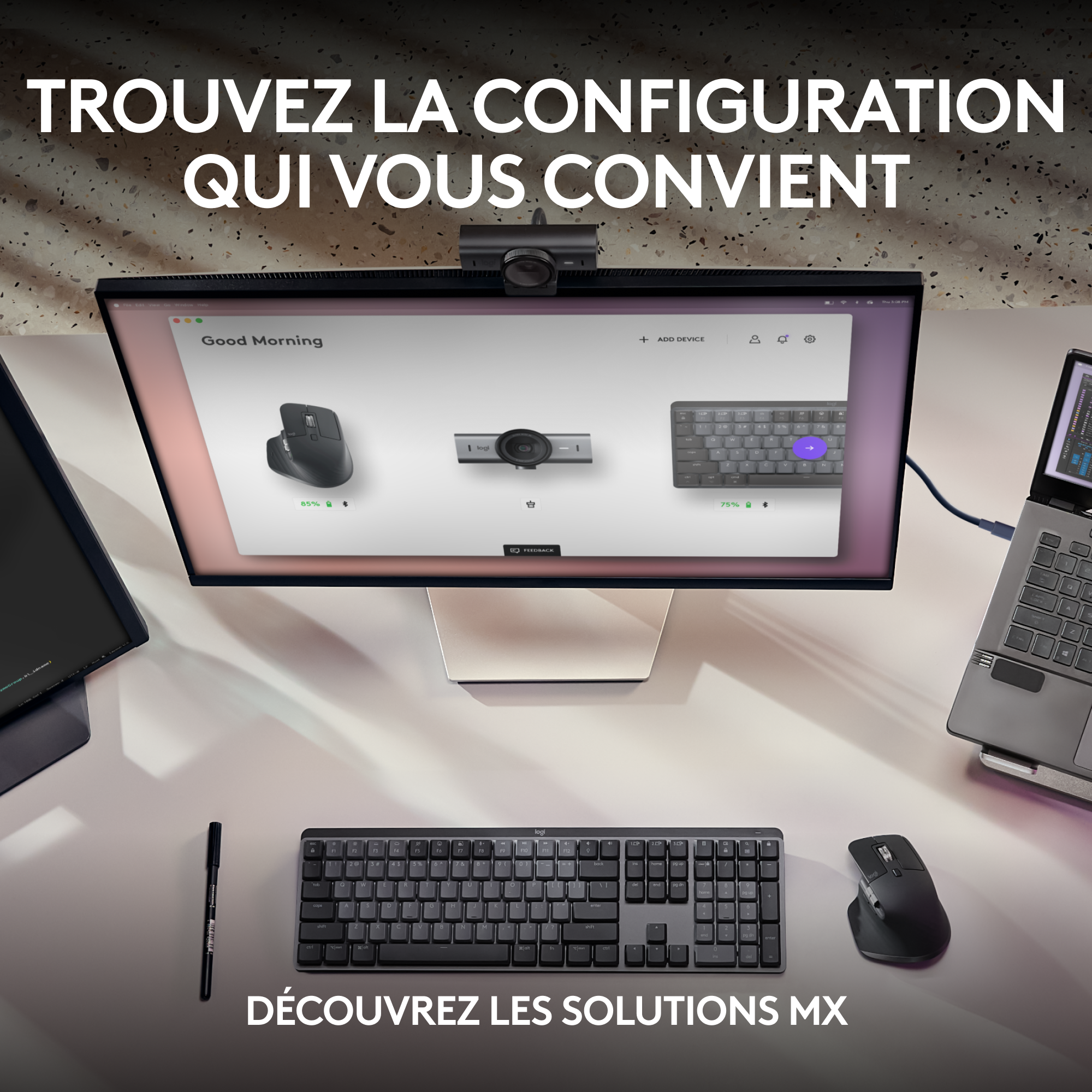 Configuration de bureau avec moniteur, clavier, souris et webcam, tout net.