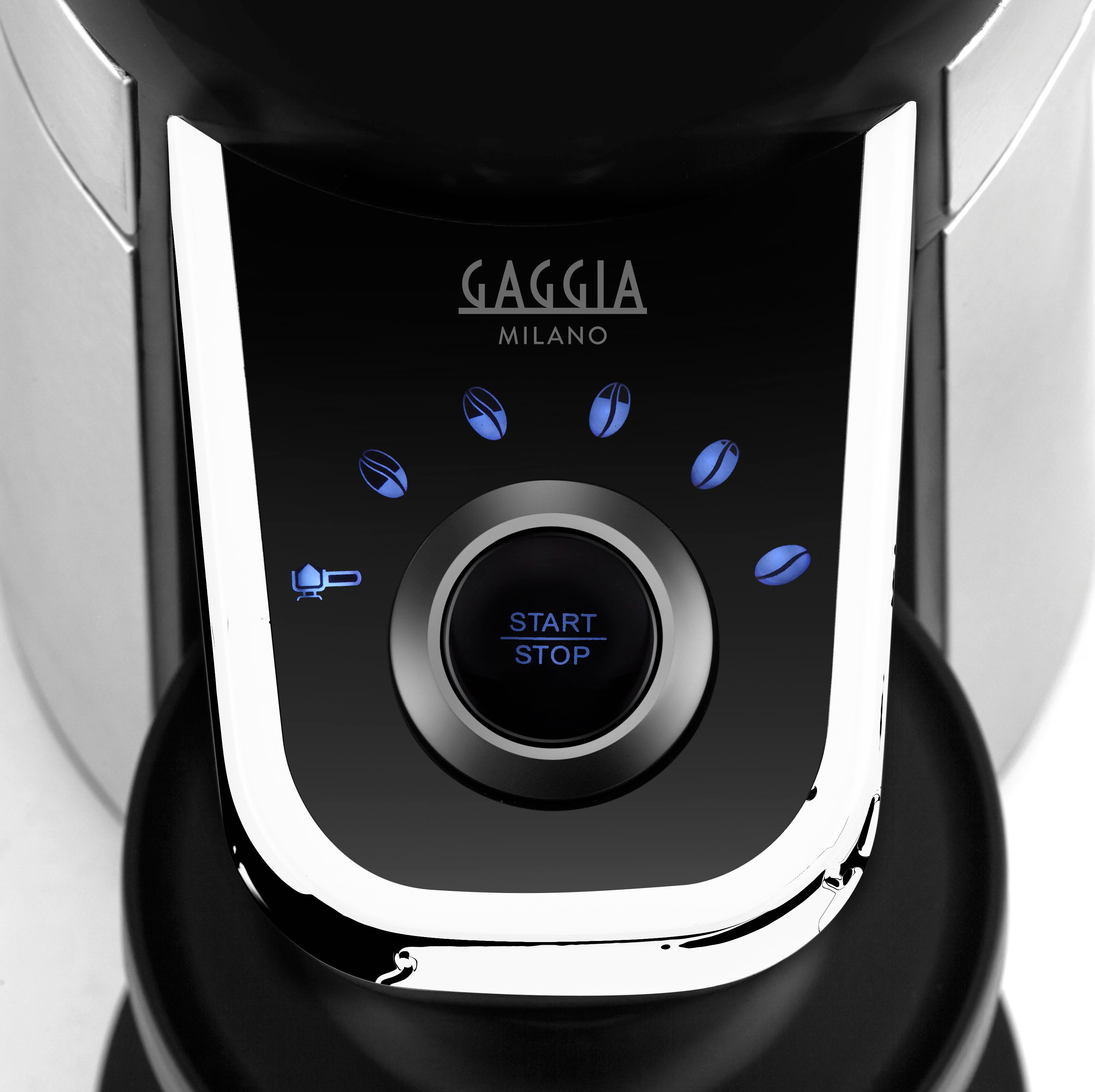 Nahaufnahme des Bedienfelds einer Gaggia Espressomaschine mit Start/Stopp-Taste und Kaffeesymbolen.