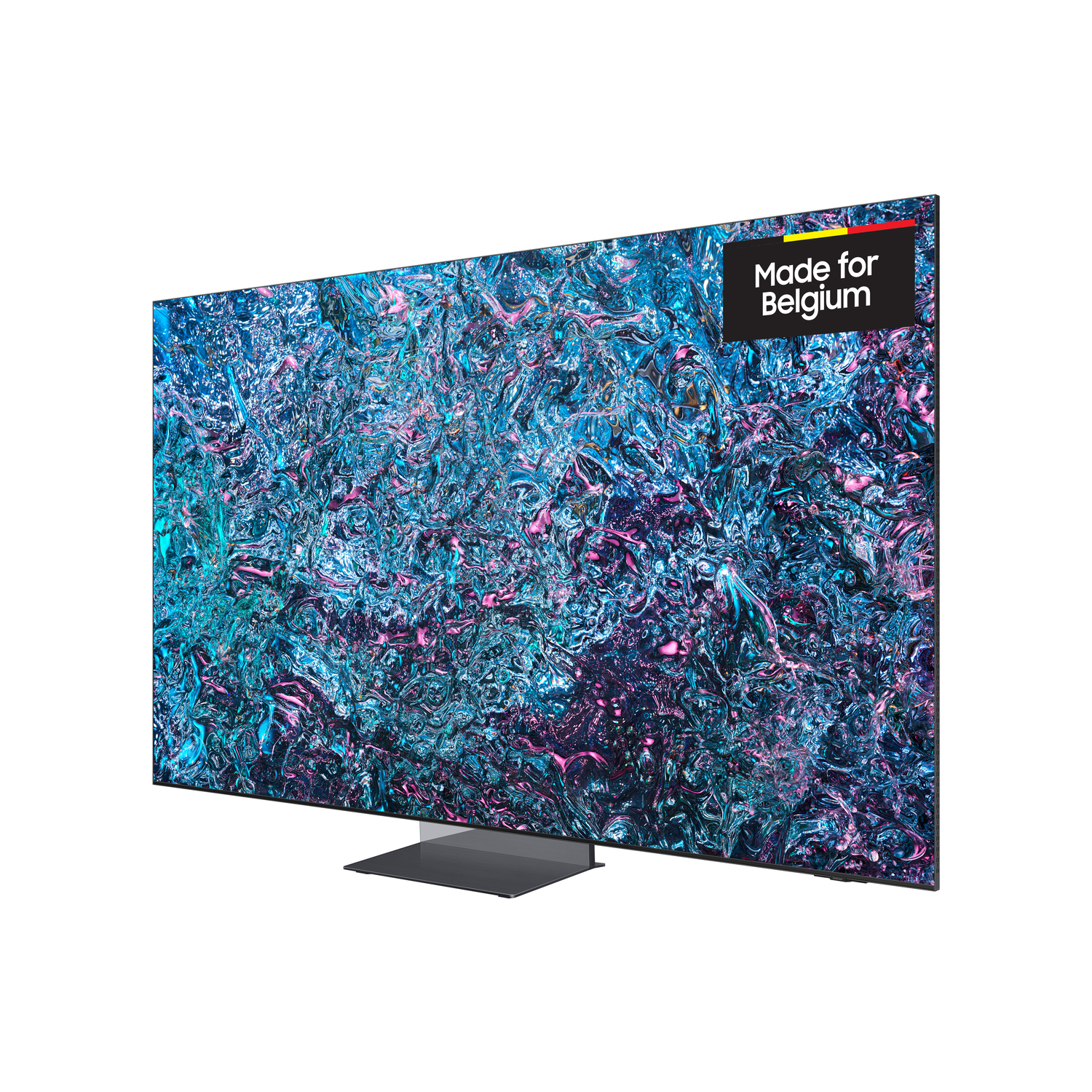 Groot tv-scherm met abstract ontwerp, met 'Made for Belgium' sticker.