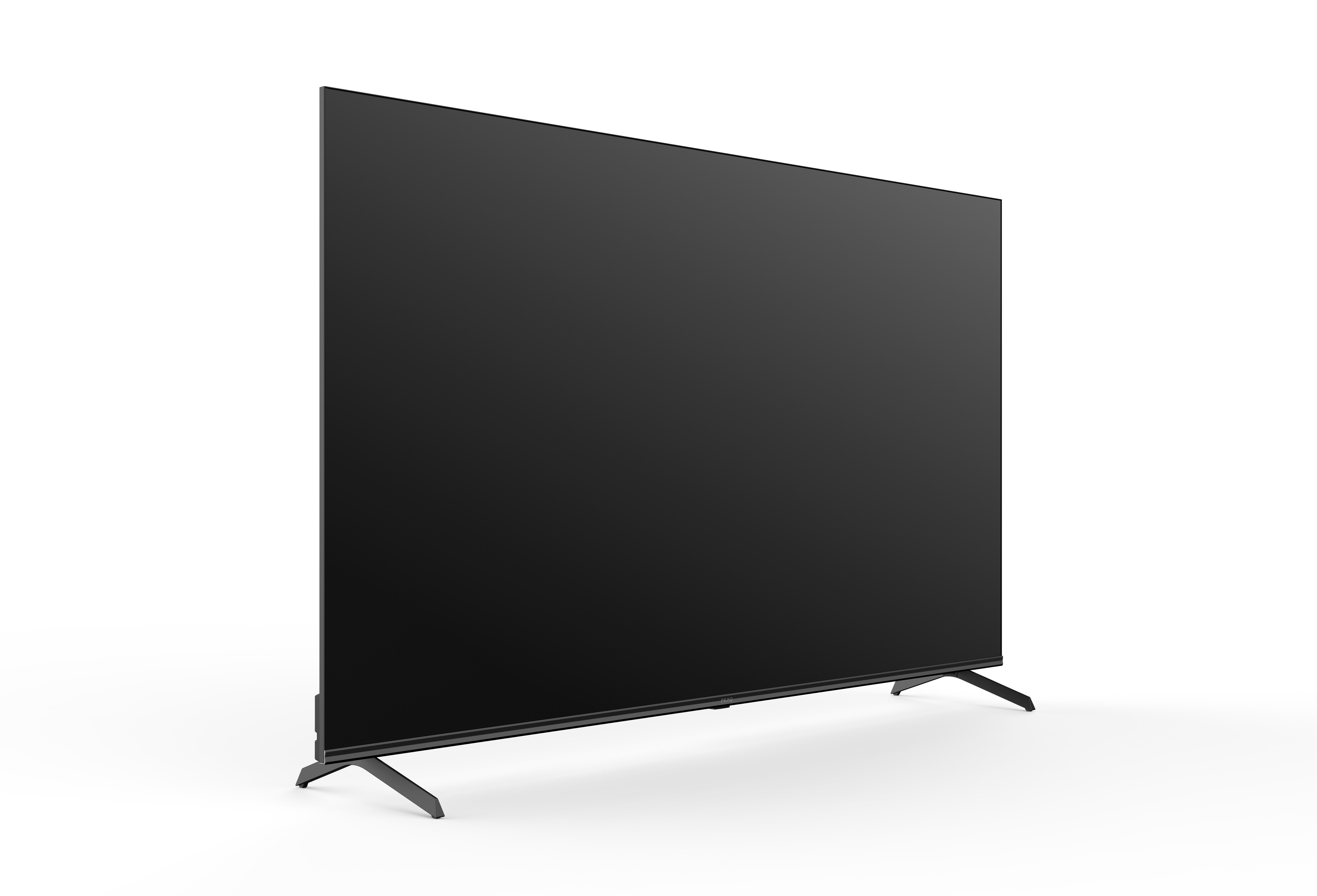 Ein großer, schwarzer Bildschirm-Fernseher steht auf weißem Grund, mit dünnen Beinen.