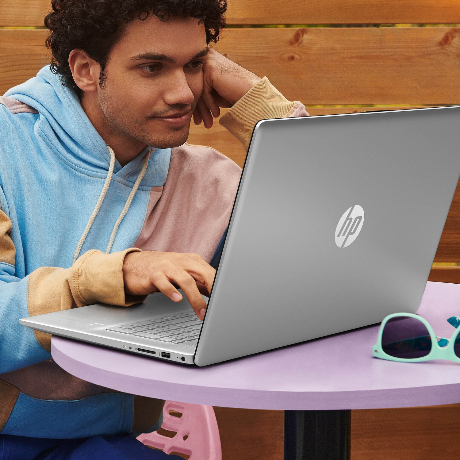 HP 17-cn4003nb - 17.3 pouces - Full-HD - Intel Core 5 120U - 16 GB - 512 GB - Core™ Onboard Graphics