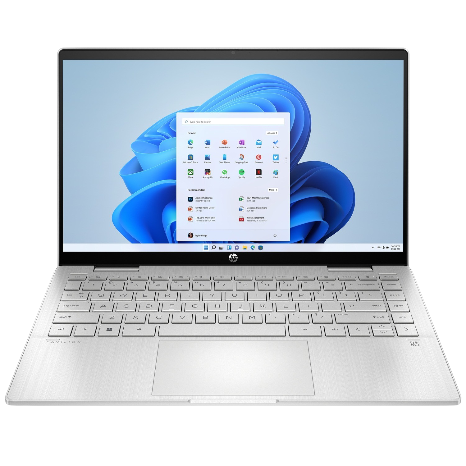 Een zilveren HP Pavilion laptop, opengeklapt, met een Windows 11-interface.