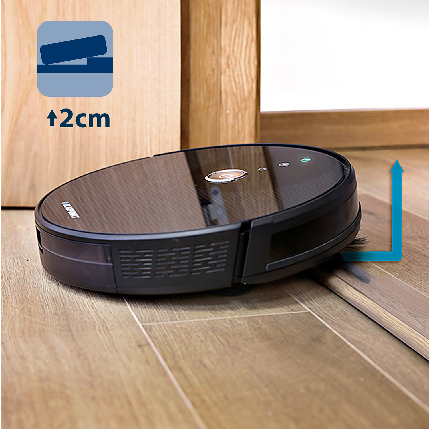 Zwarte robotstofzuiger op een houten vloer, met tekst over een hoogtebeperking.